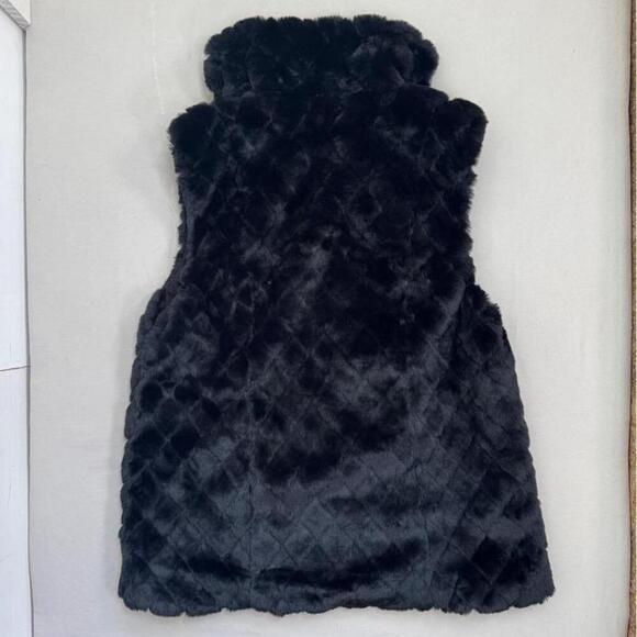 CARMEN Faux Fur Vest Womens Size S/P Black Quilted Zip Up High Collar Cozy Soft - Picture 6 of 9